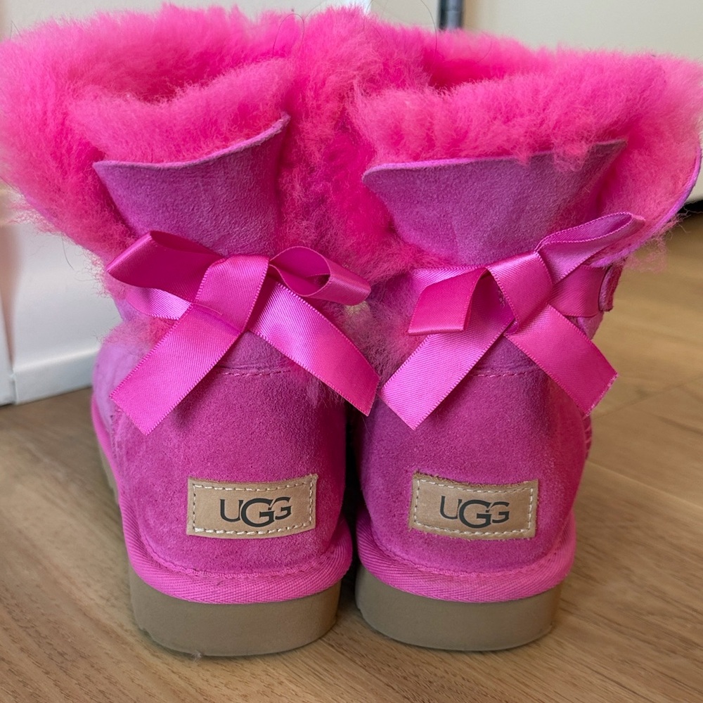 UGG Fuchsia Suede Pink Mini Bailey Bow II Women’s Boot Shearling Fur Shoe Size 7